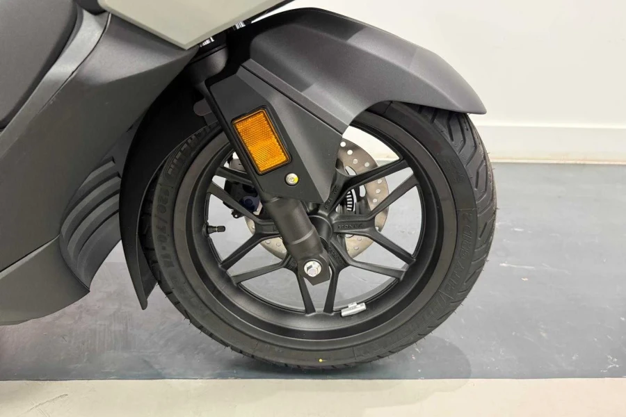Vehicle Image - 3