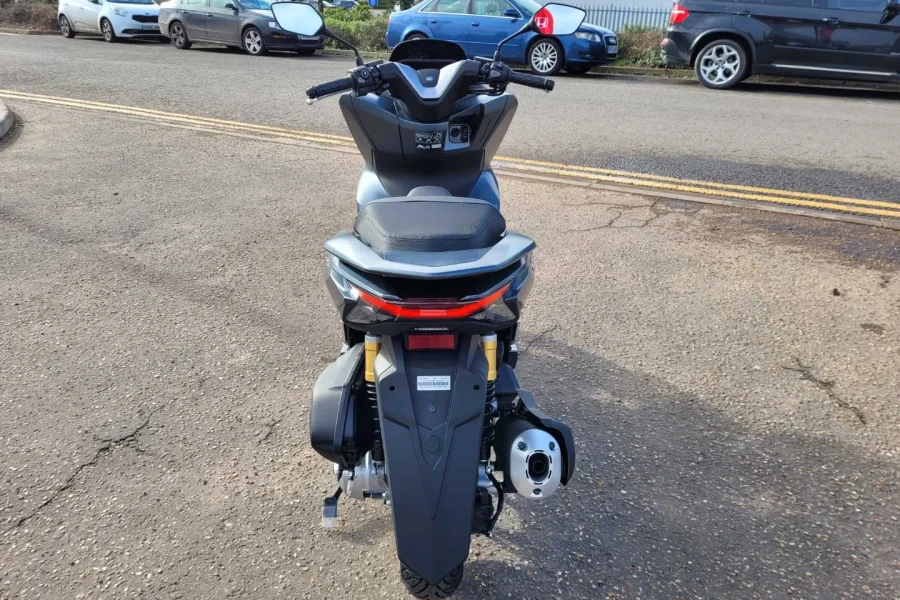 Vehicle Image - 3