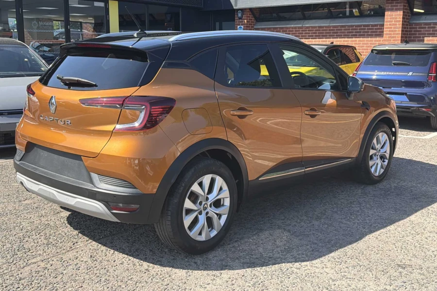 Vehicle Image - 3