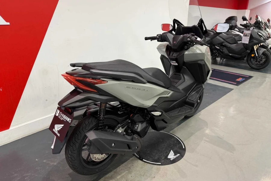 Vehicle Image - 2