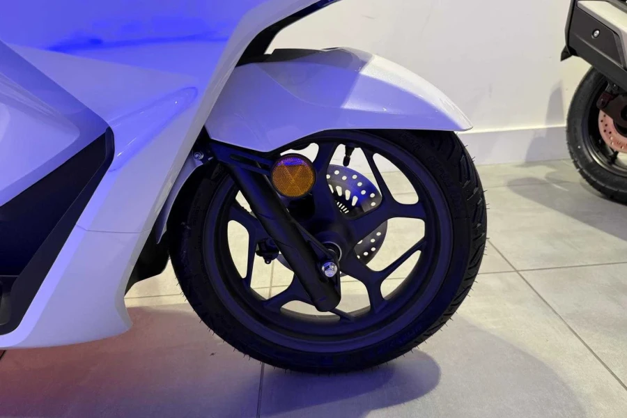 Vehicle Image - 3