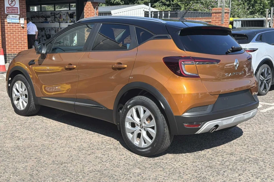 Vehicle Image - 2