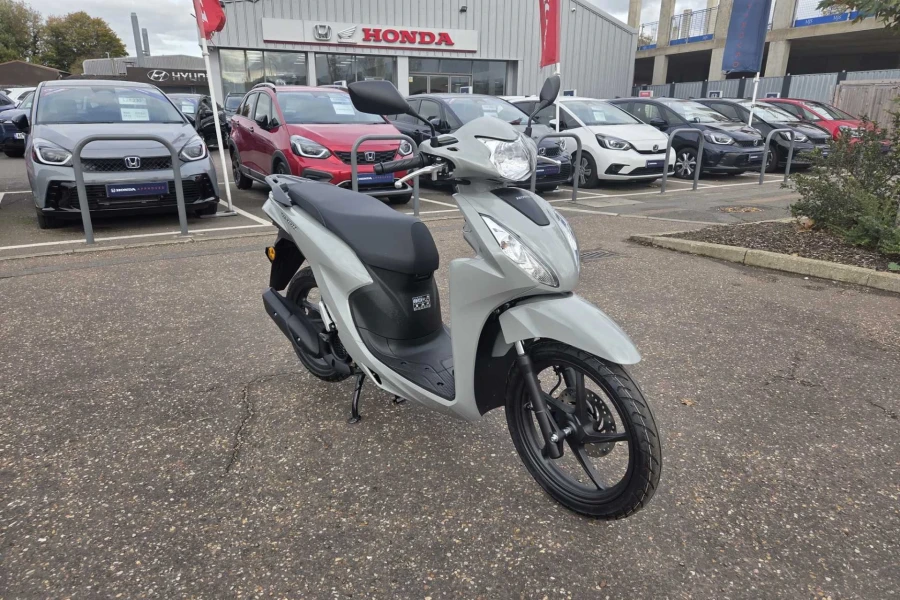 Vehicle Image - 0