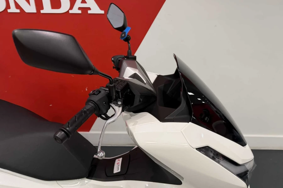 Vehicle Image - 2