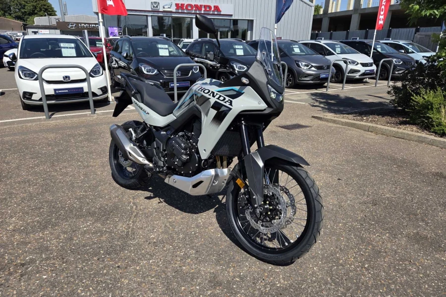 Vehicle Image - 0