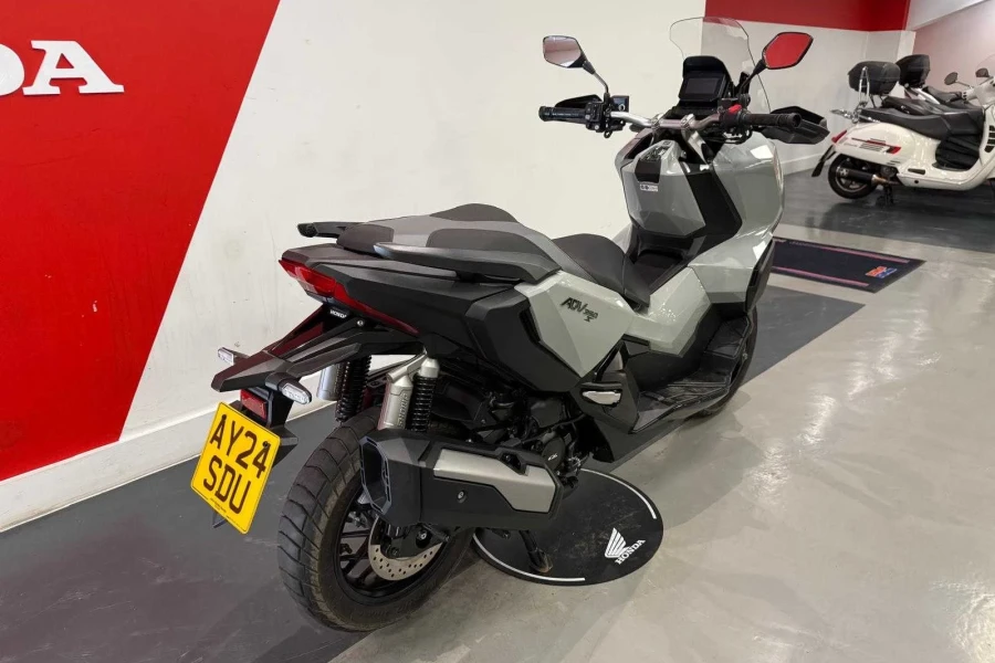 Vehicle Image - 2