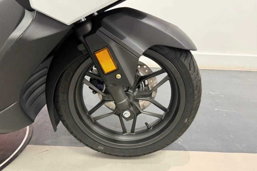 Vehicle Image - 3