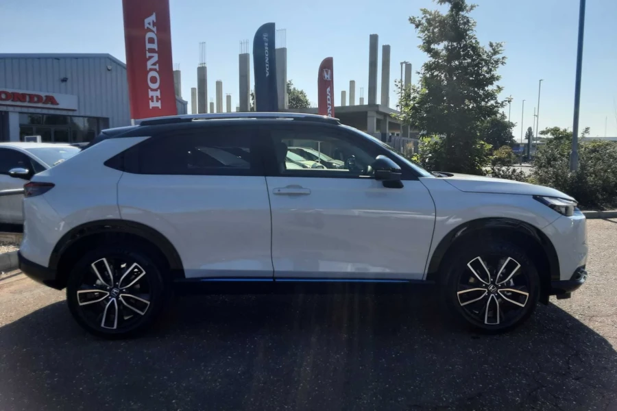 Vehicle Image - 2