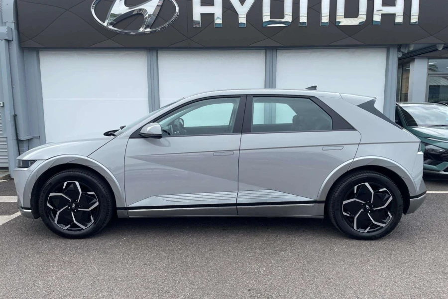 Vehicle Image - 2