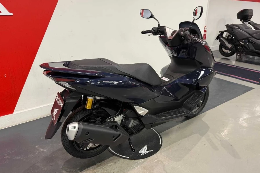 Vehicle Image - 2