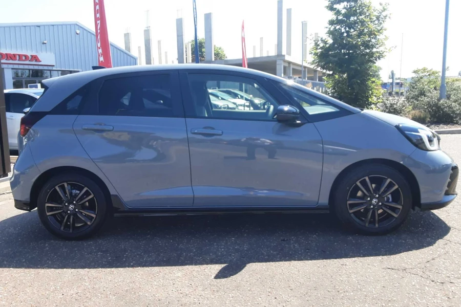 Vehicle Image - 2