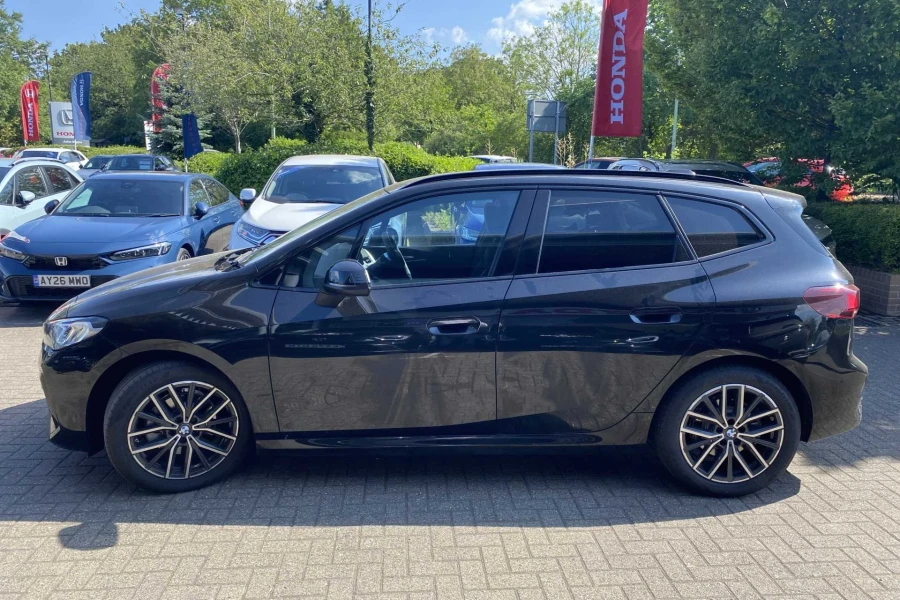 Vehicle Image - 3