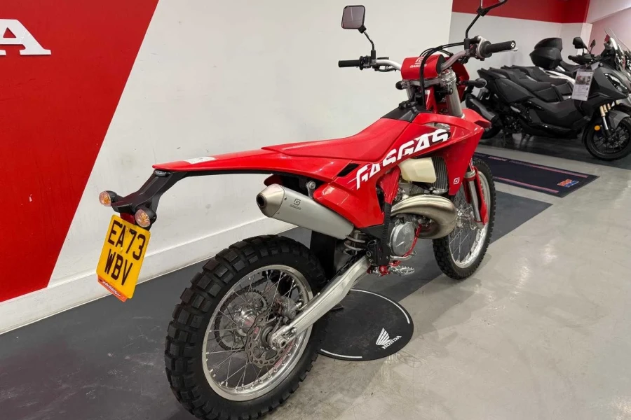 Vehicle Image - 2