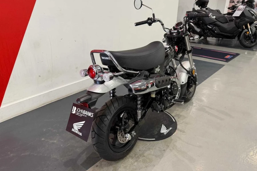 Vehicle Image - 2