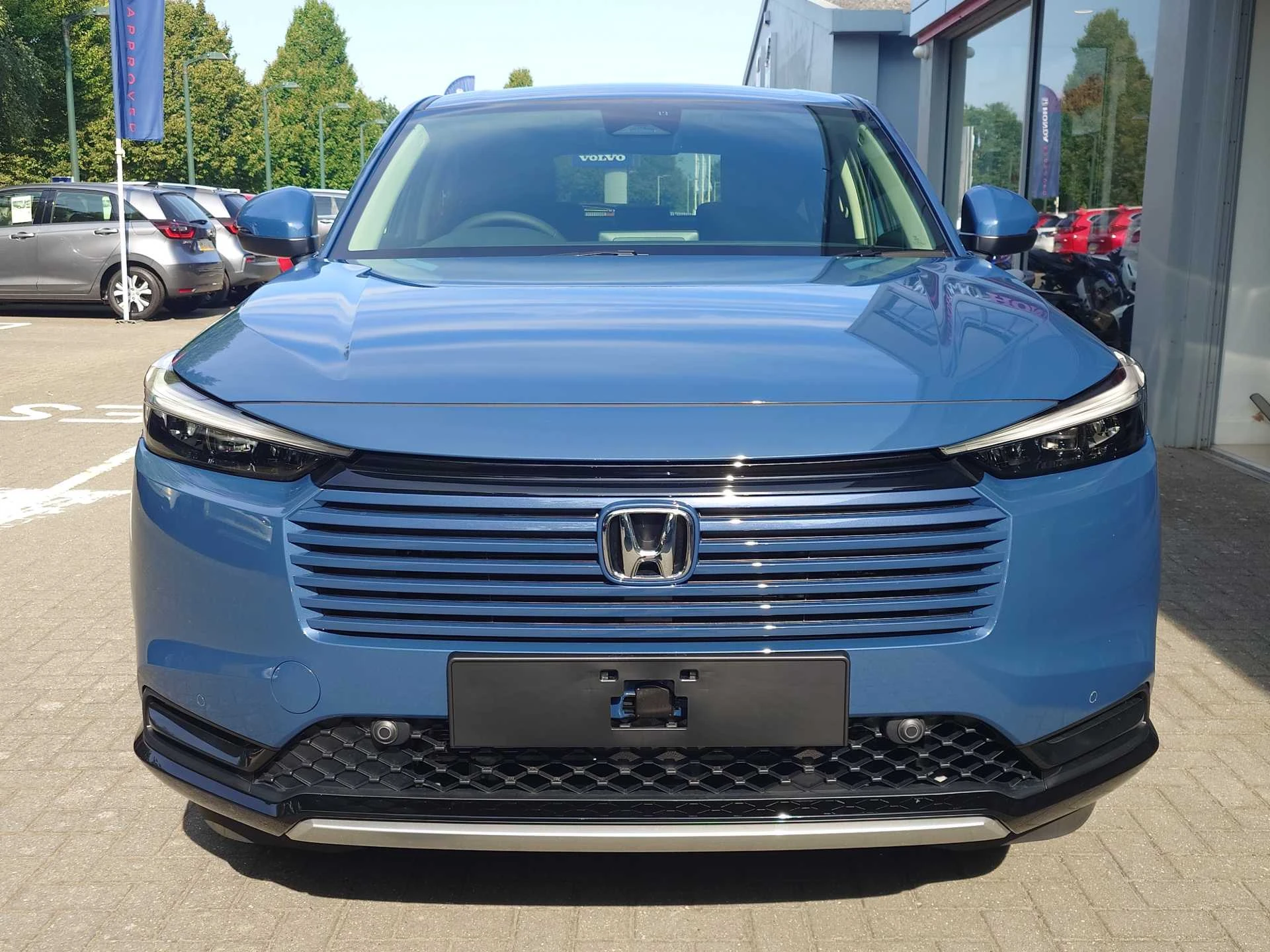 Vehicle image 6