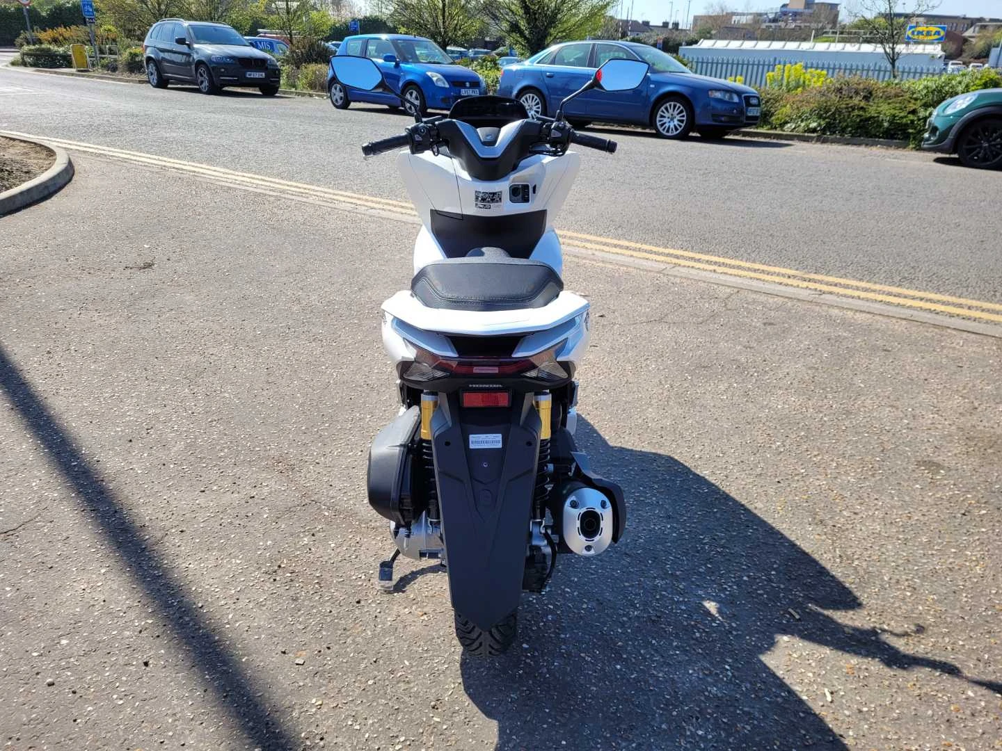 Vehicle image 4