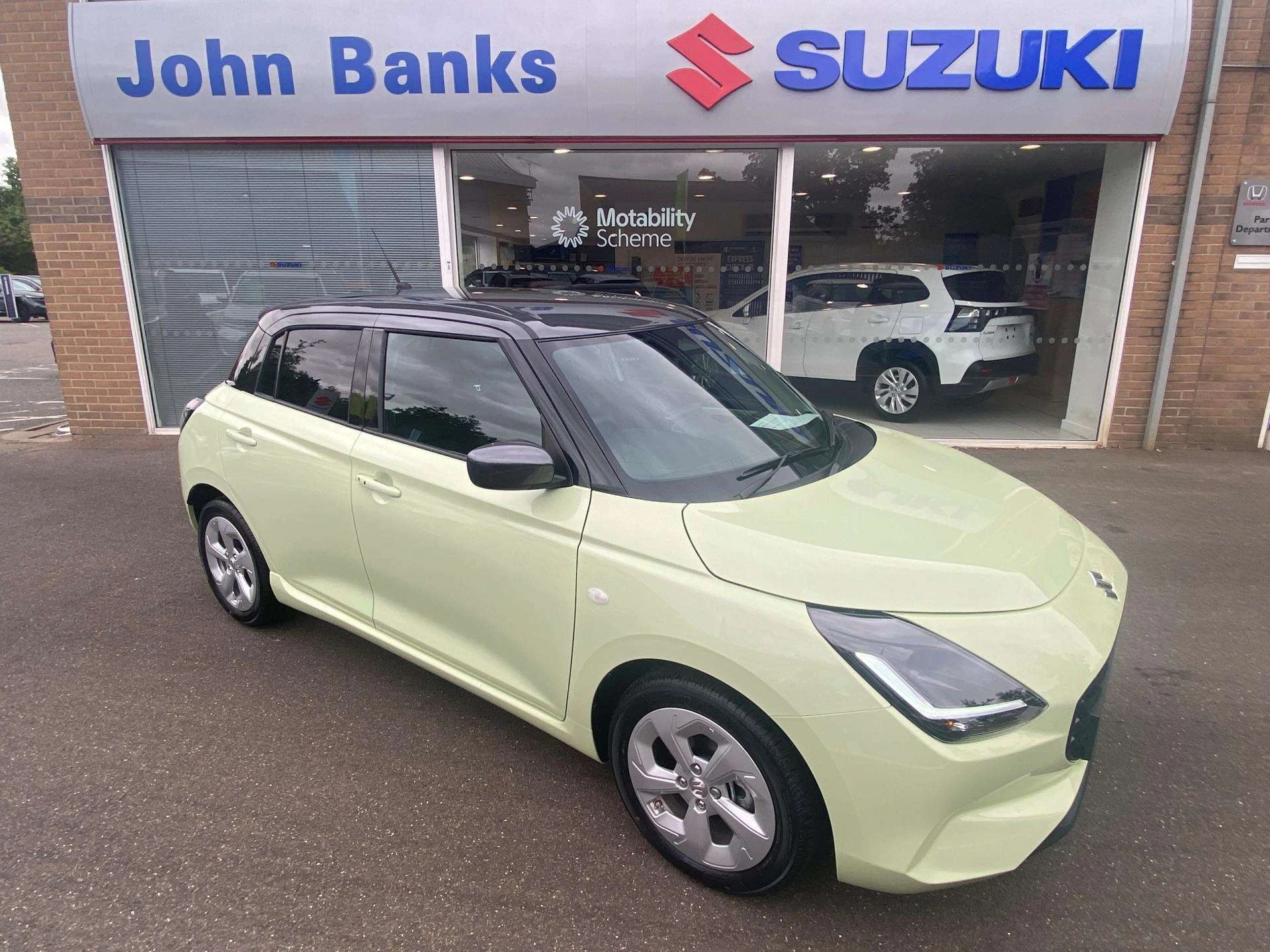 Vehicle image 3