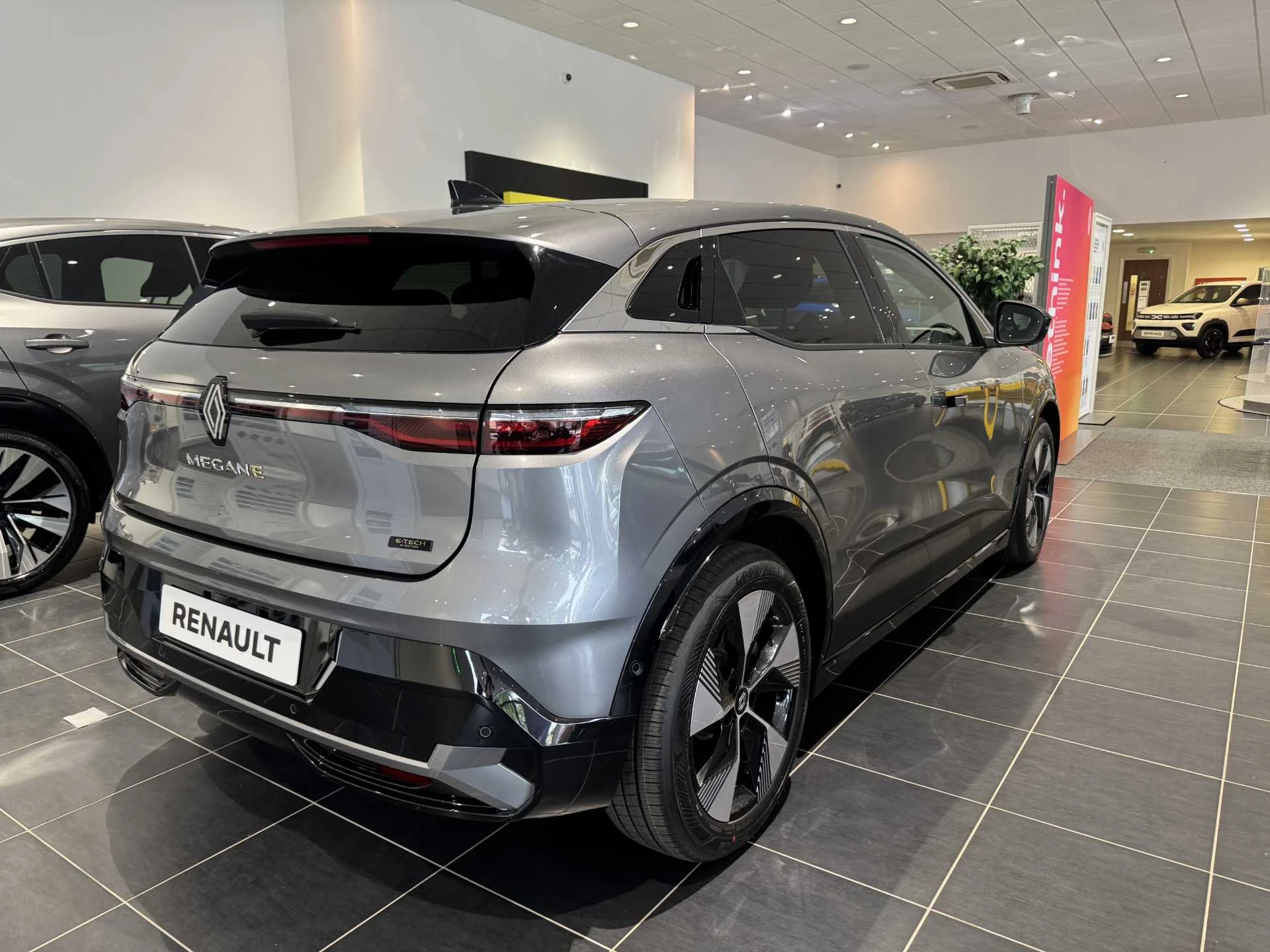 Vehicle image 4