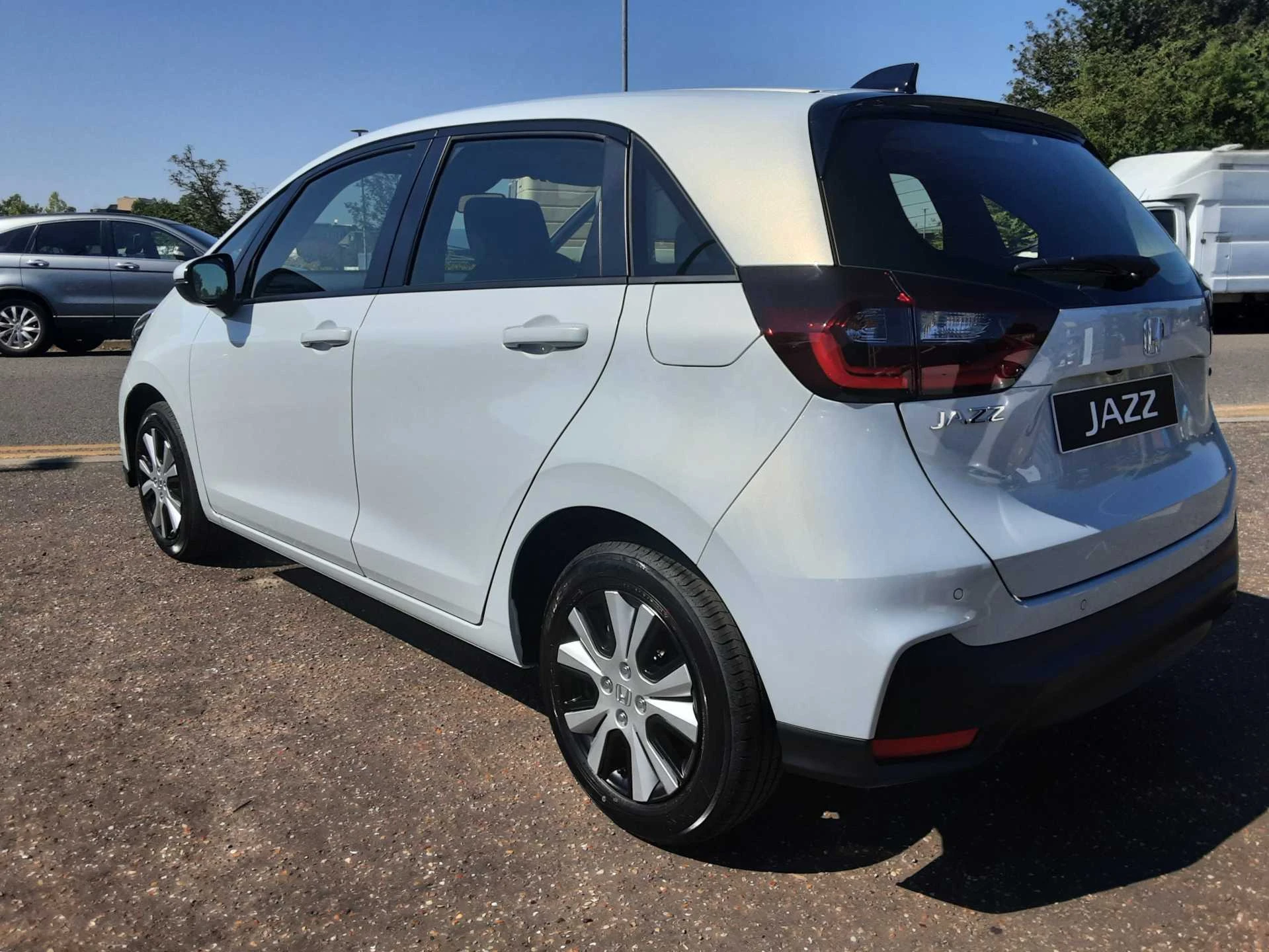 Vehicle image 7