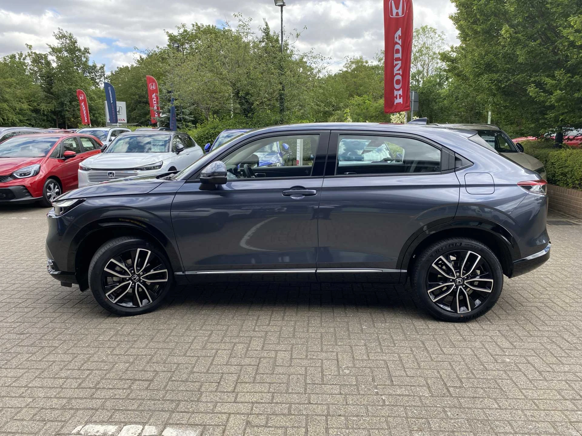 Vehicle image 4