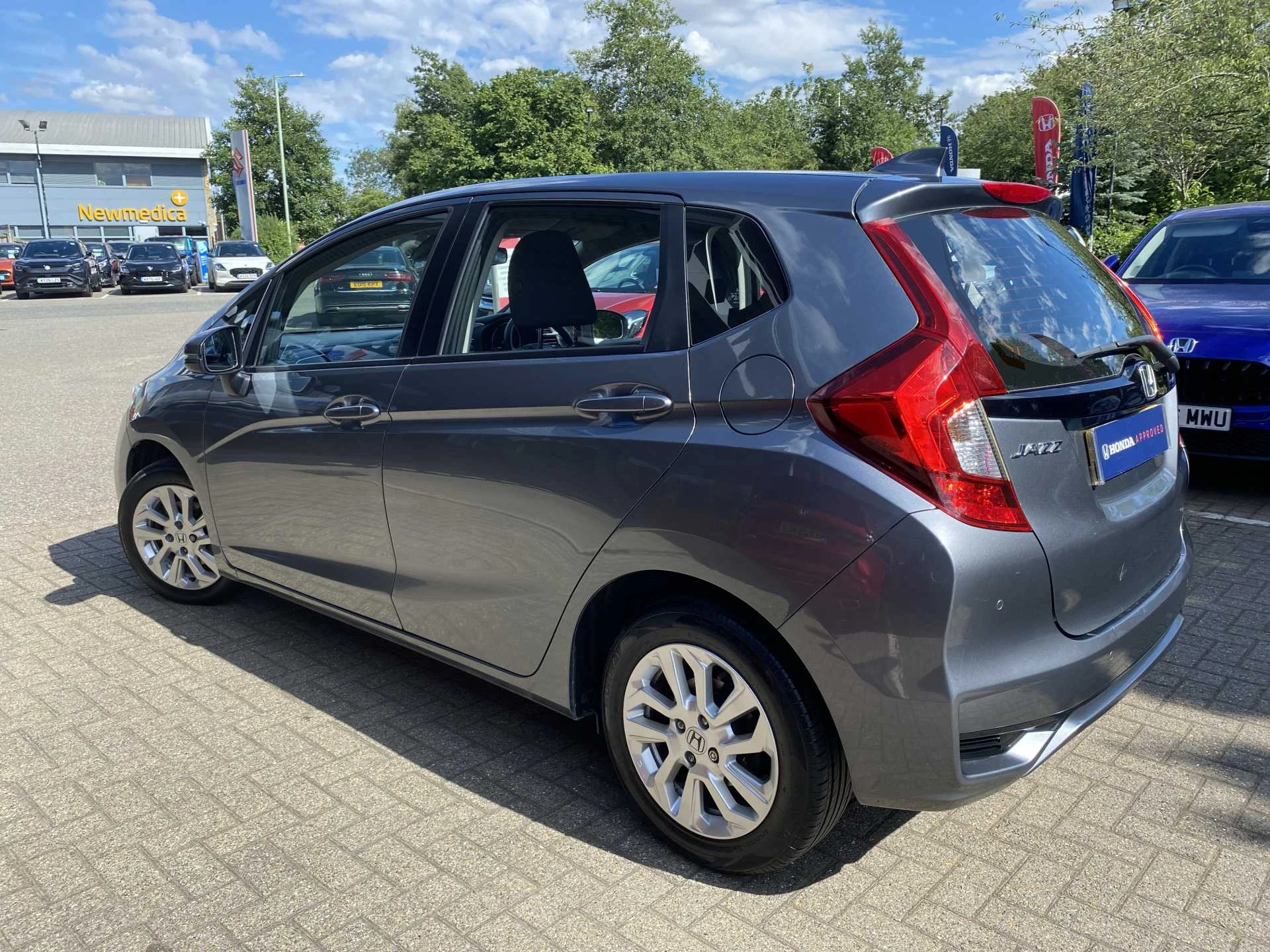 Vehicle image 5