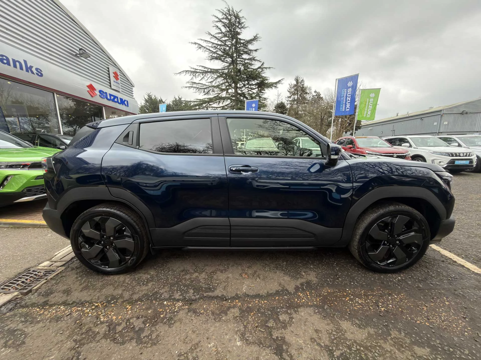 Vehicle image 4