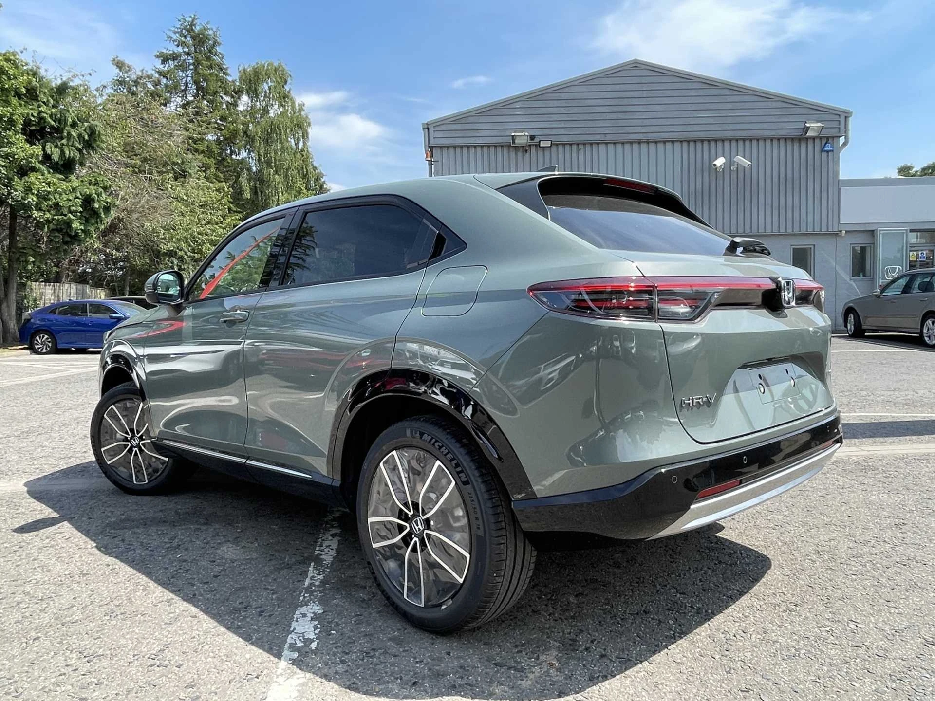 Vehicle image 4