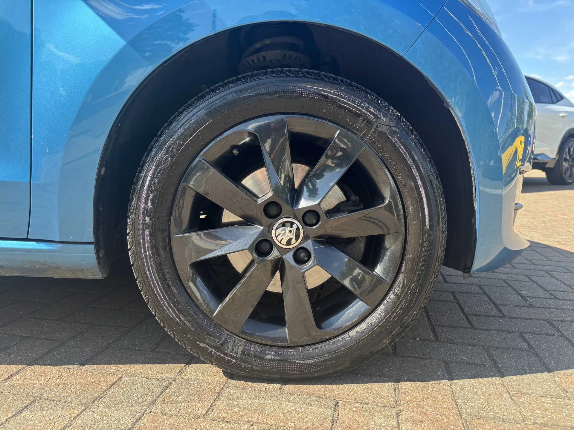 Vehicle image 6