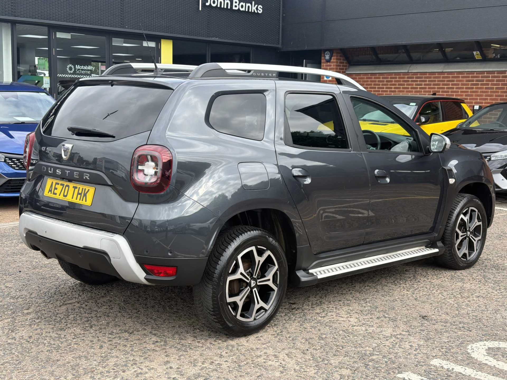 Vehicle image 4