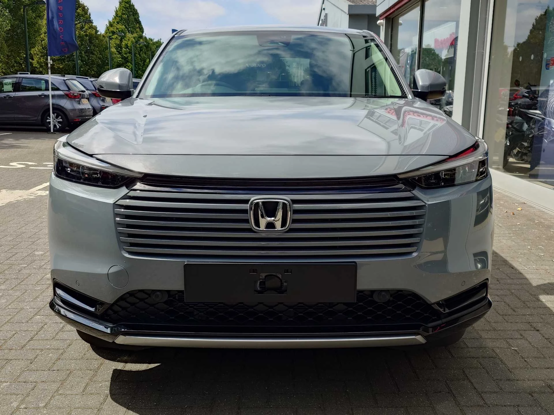 Vehicle image 6