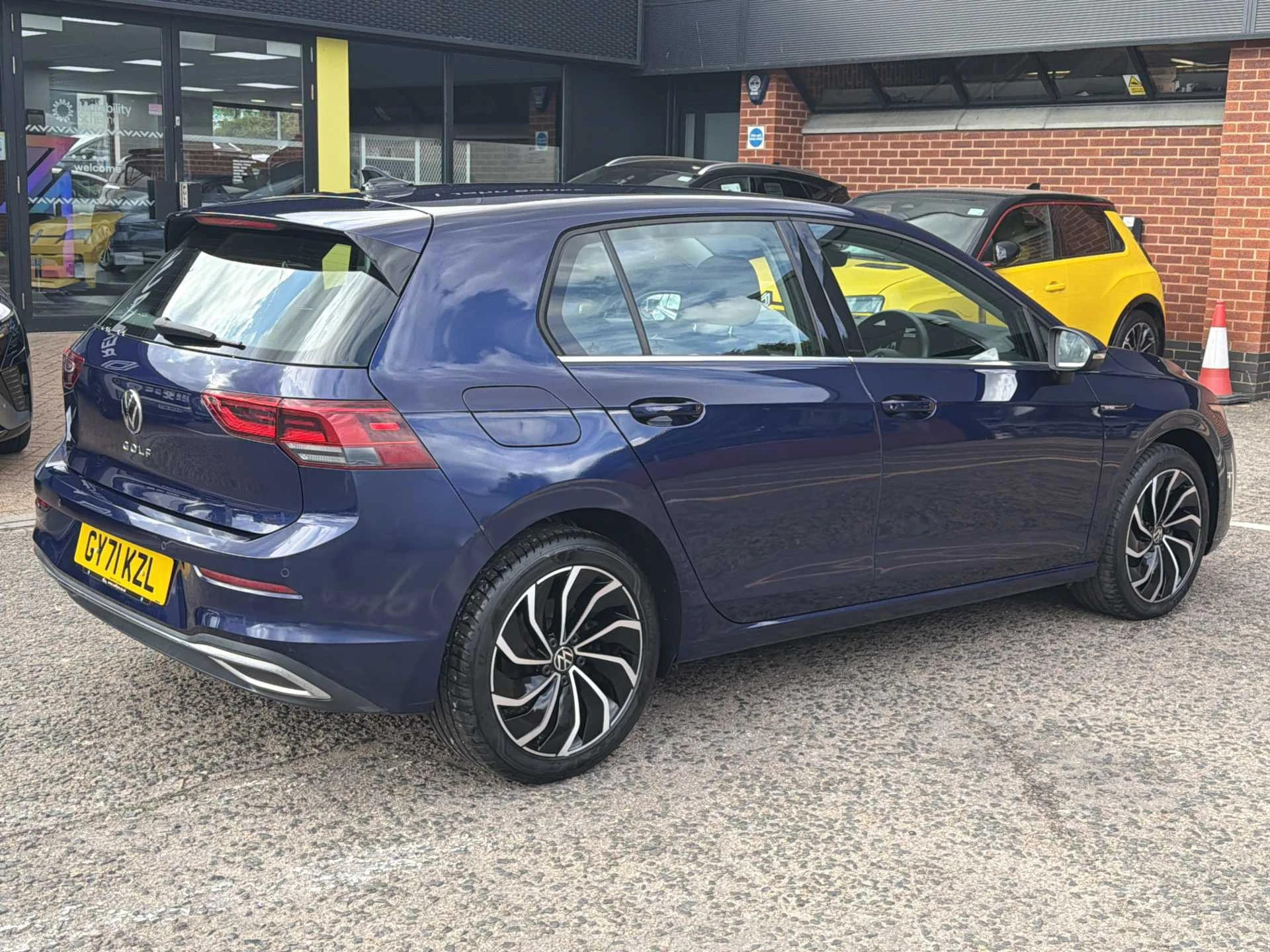 Vehicle image 4