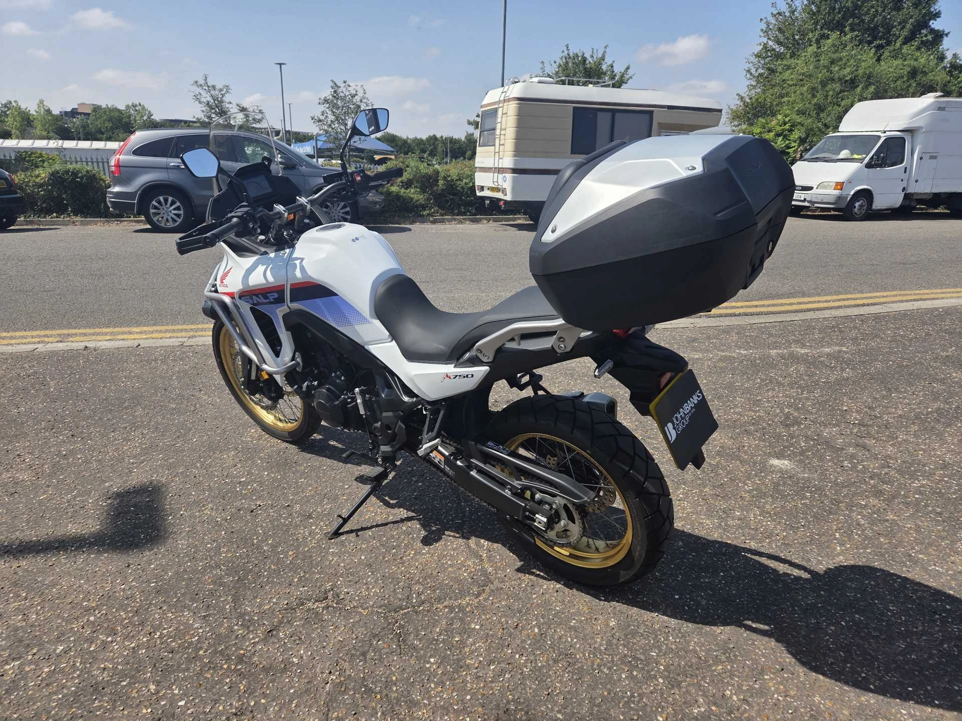 Vehicle image 5