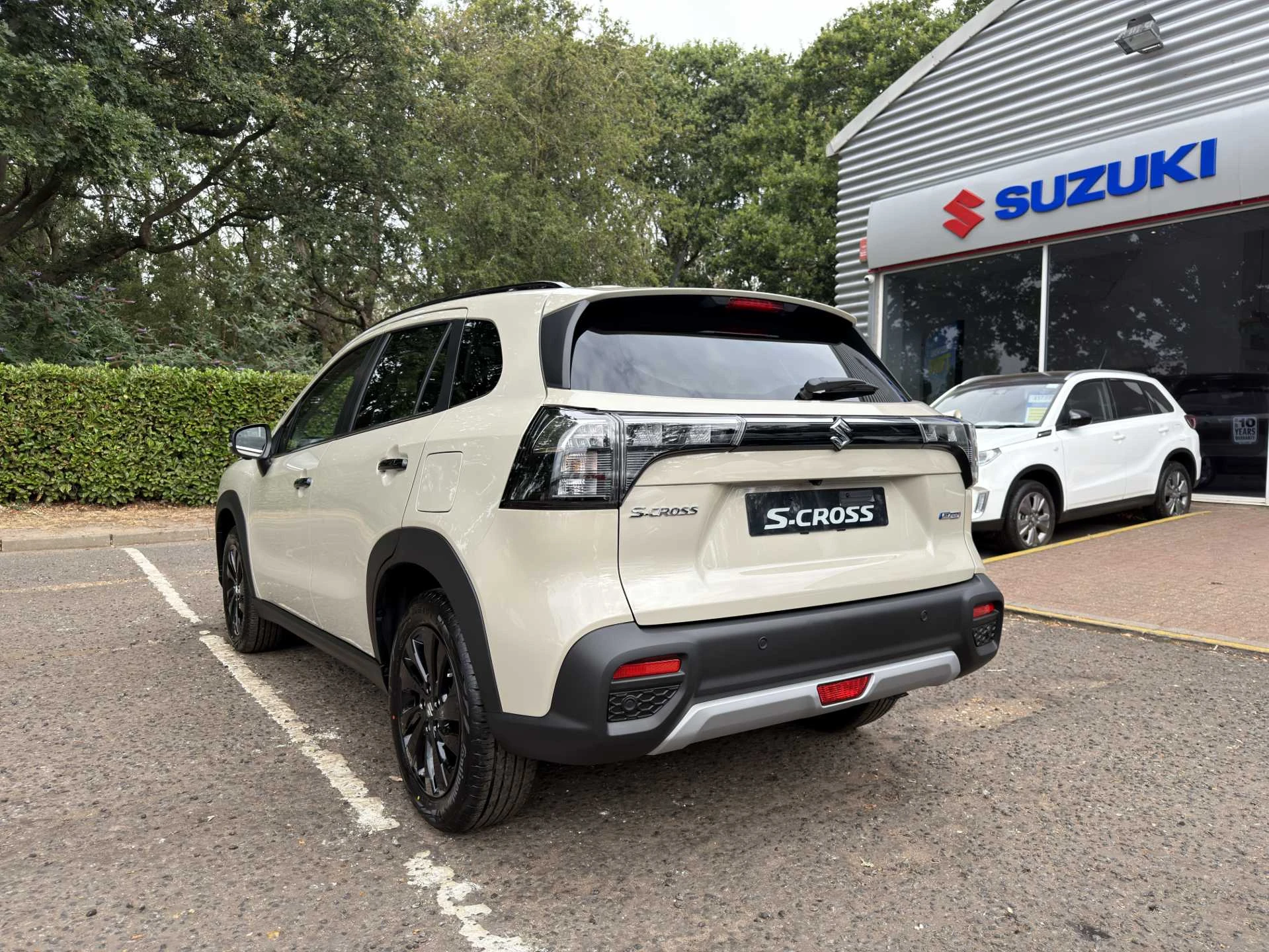 Vehicle image 3