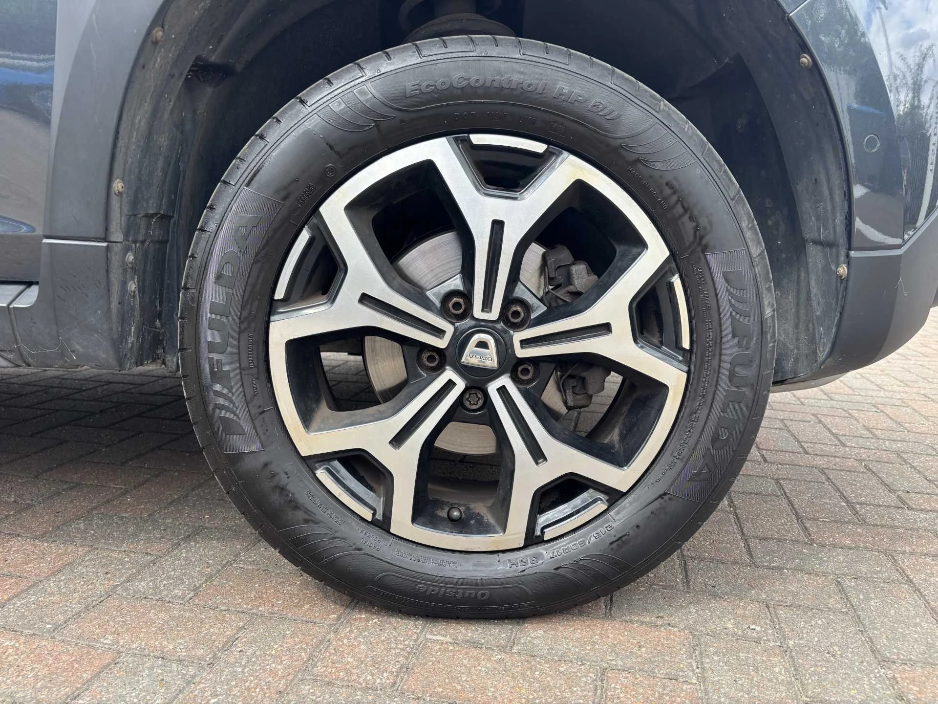 Vehicle image 5