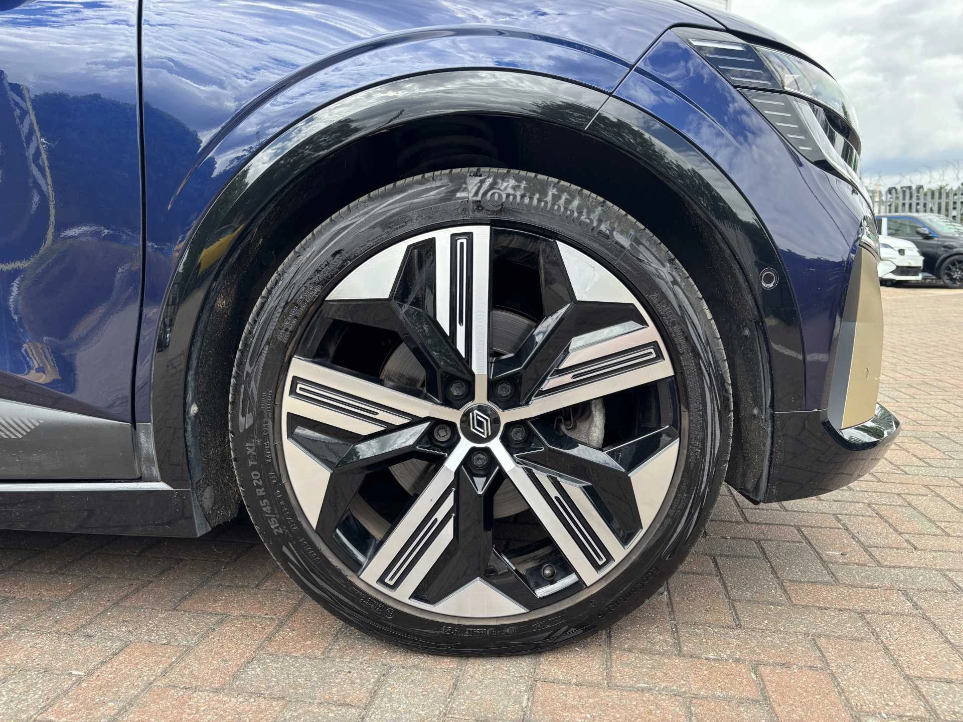Vehicle image 6