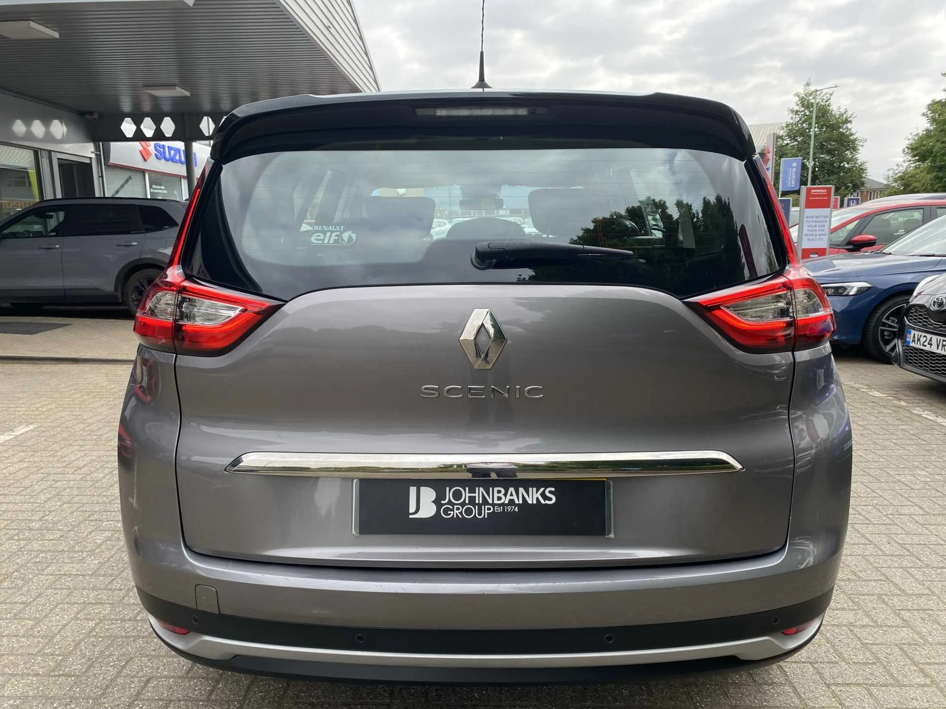 Vehicle image 6
