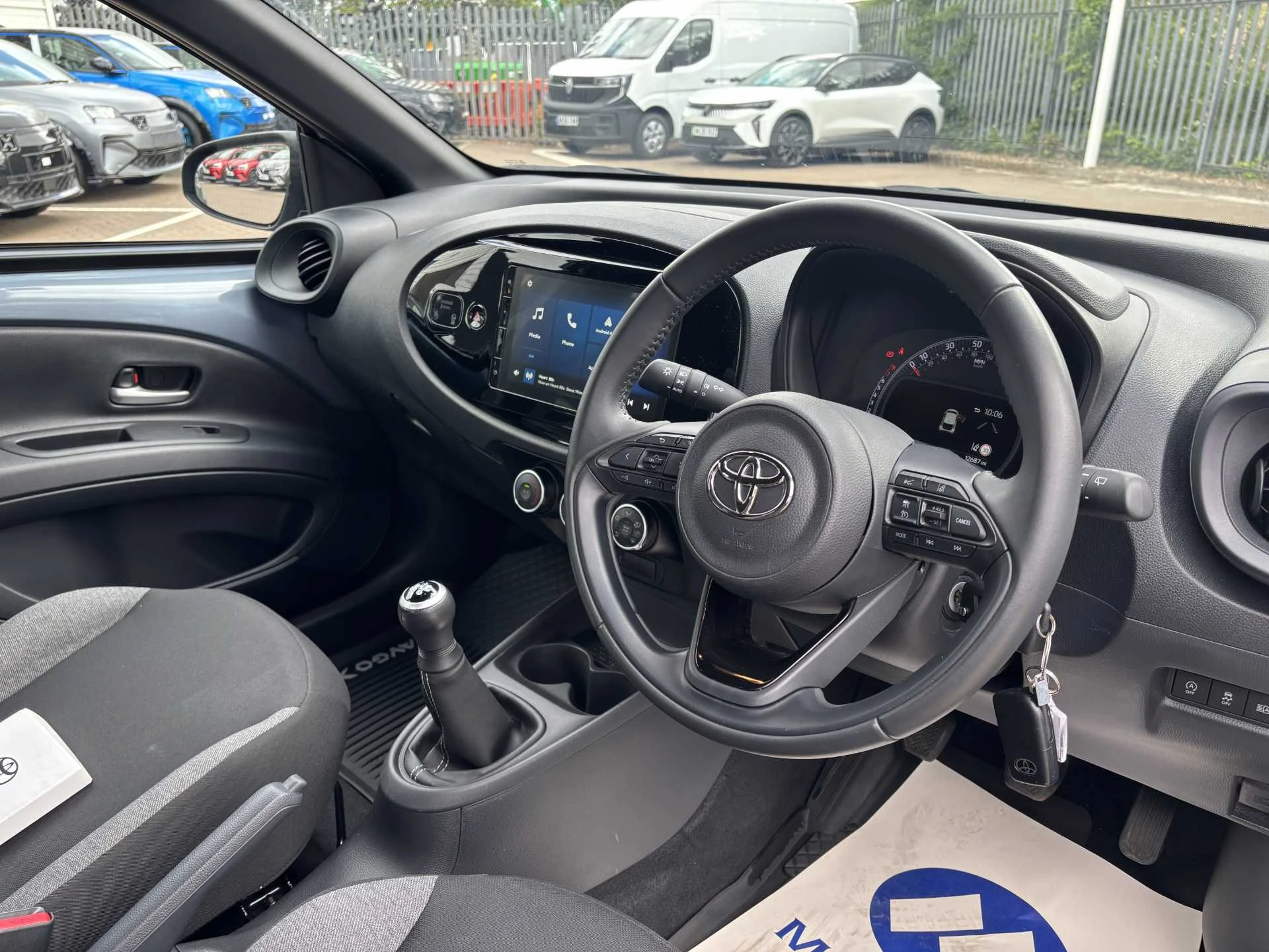 Vehicle image 4
