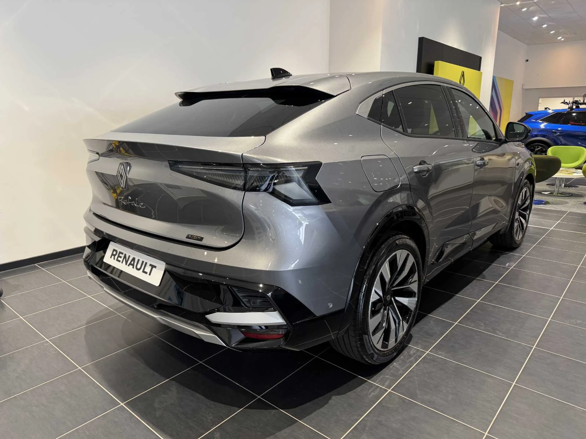 Vehicle image 4