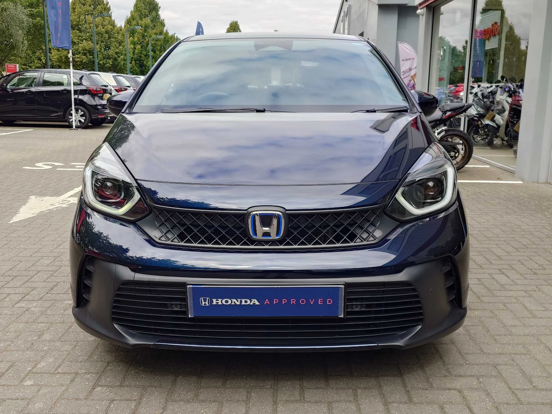 Vehicle image 6