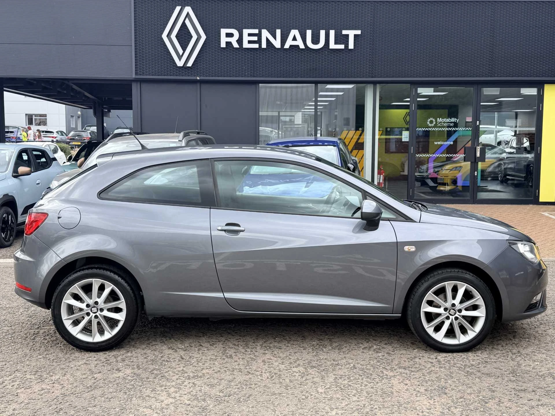 Vehicle image 5