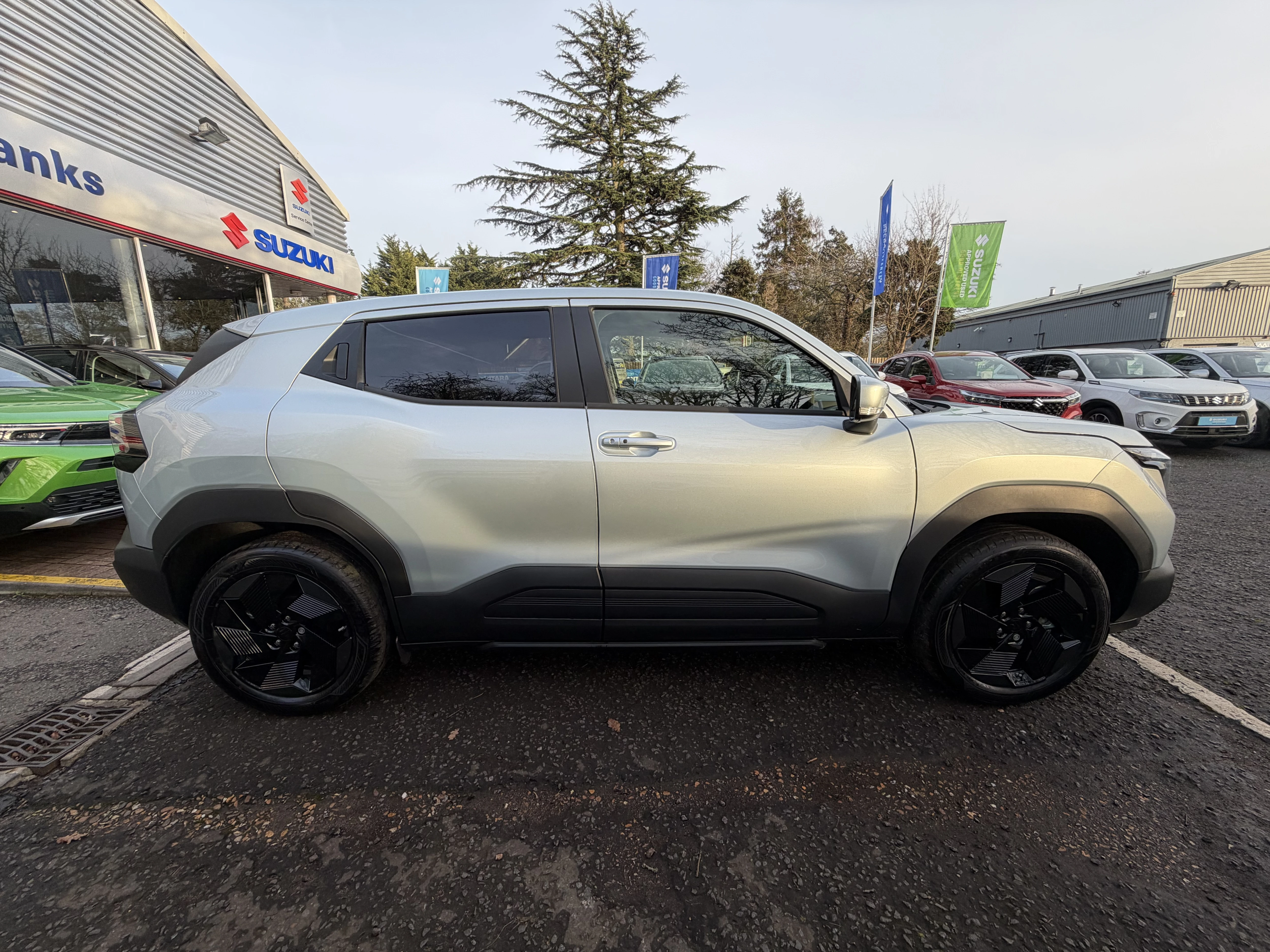 Vehicle image 4