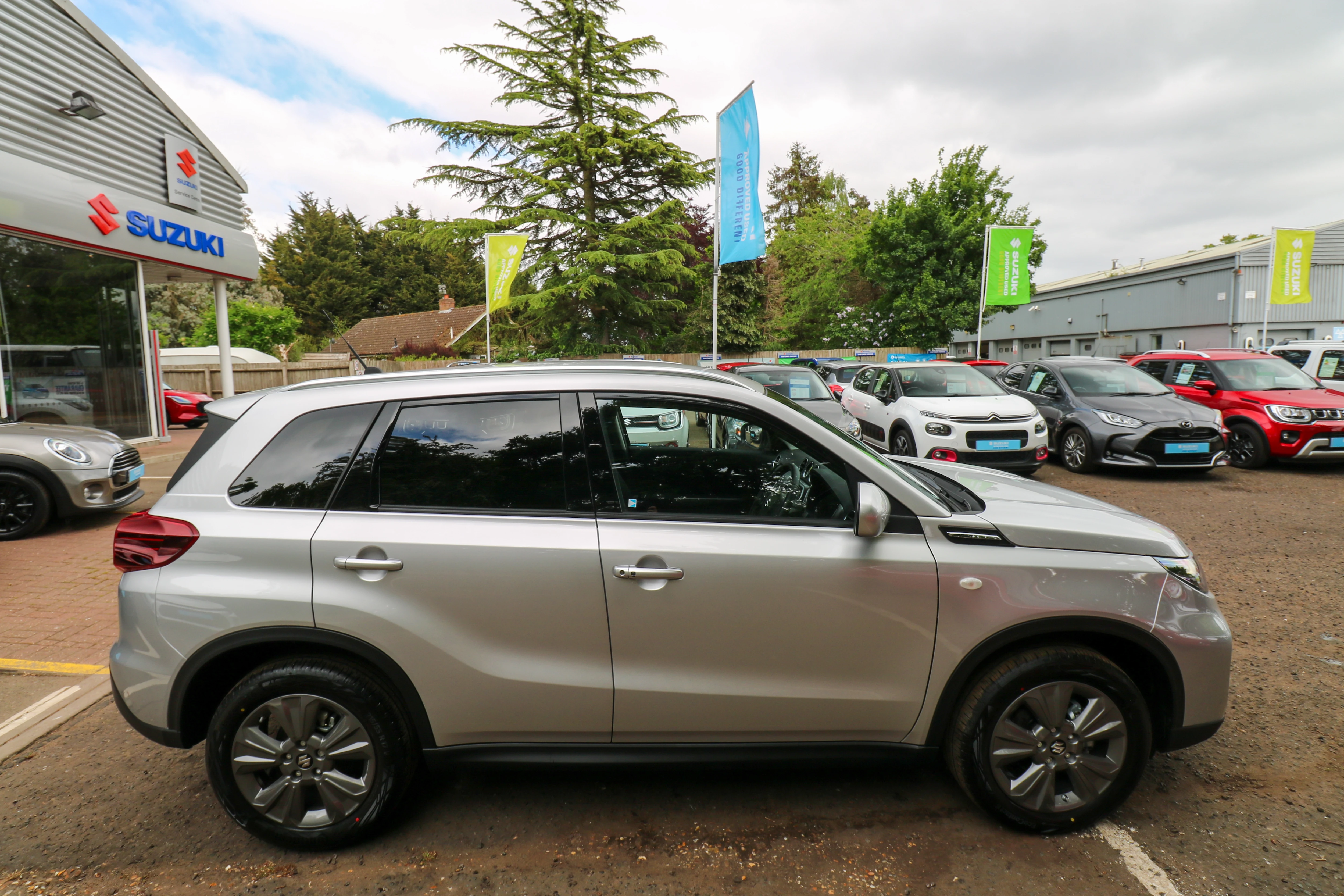 Vehicle image 4