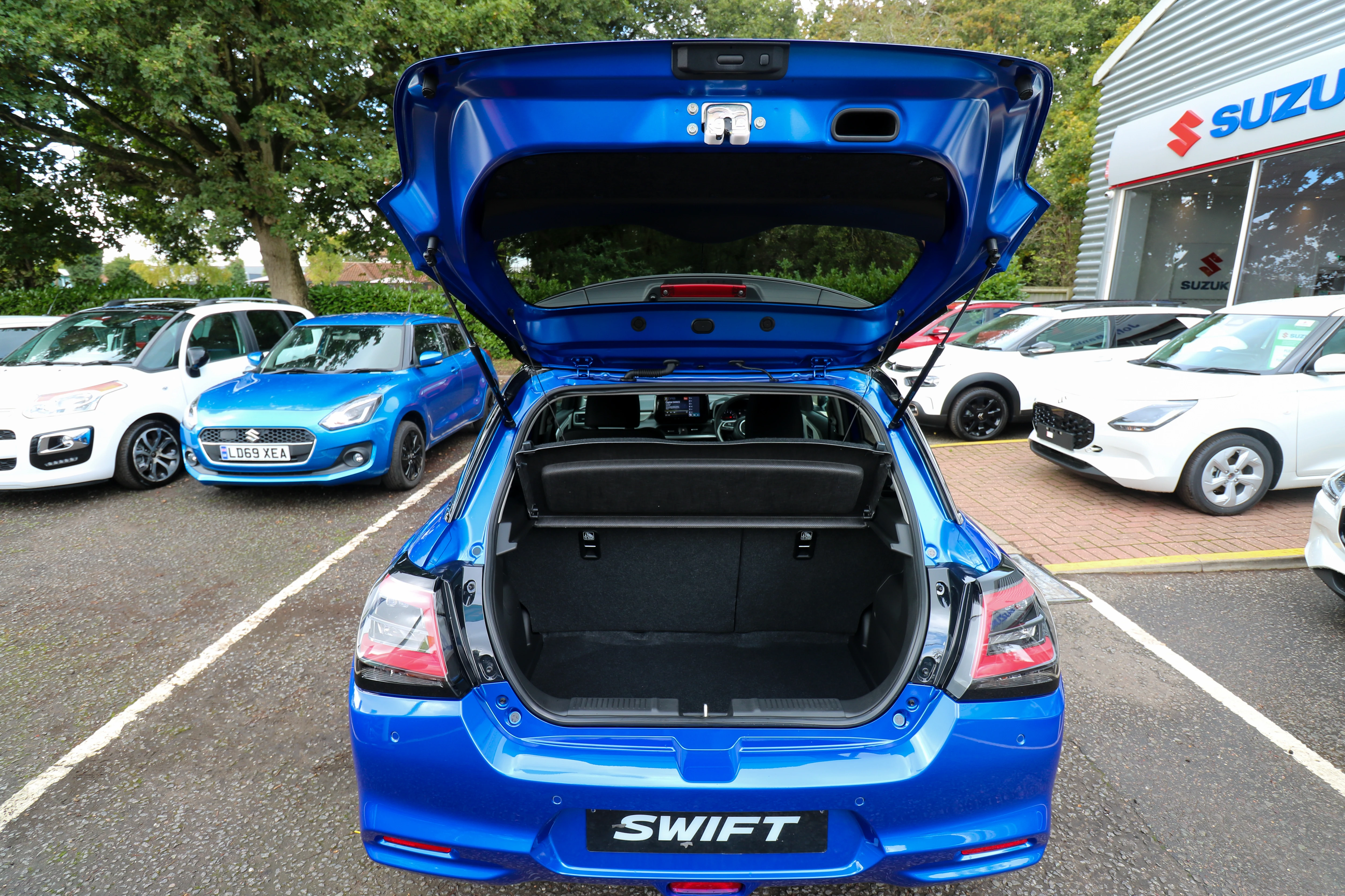 Vehicle image 7