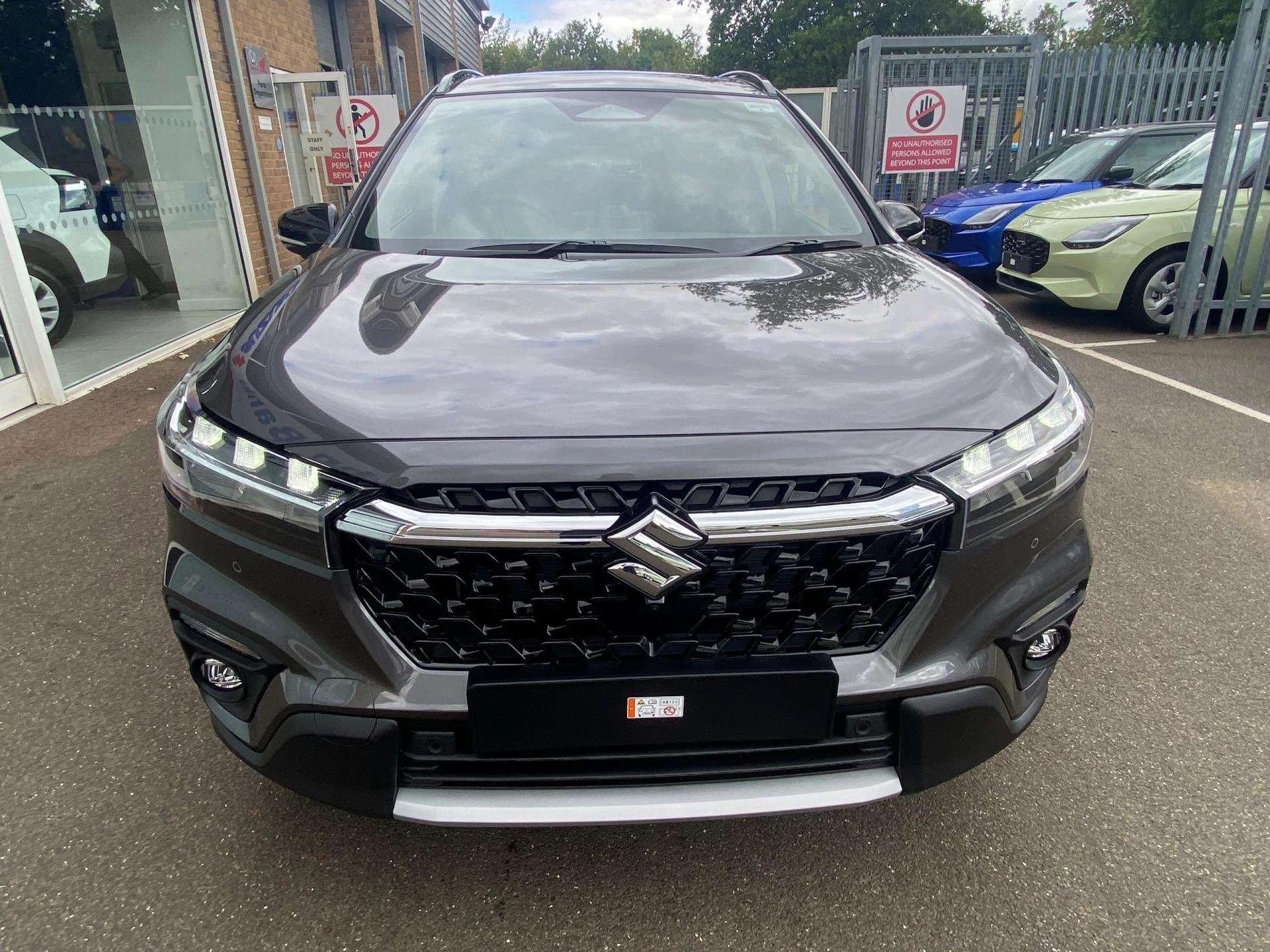 Vehicle image 4