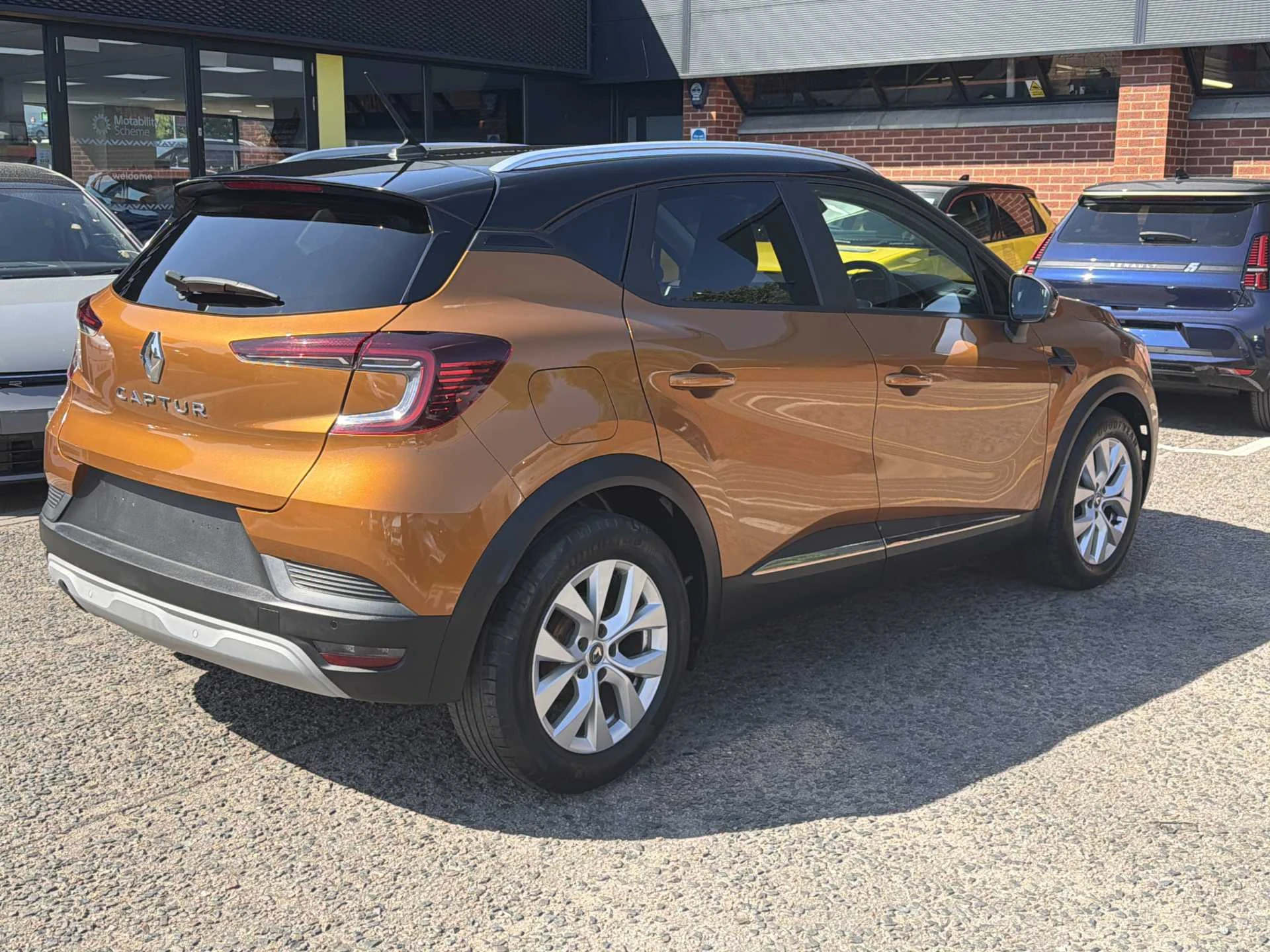 Vehicle image 4
