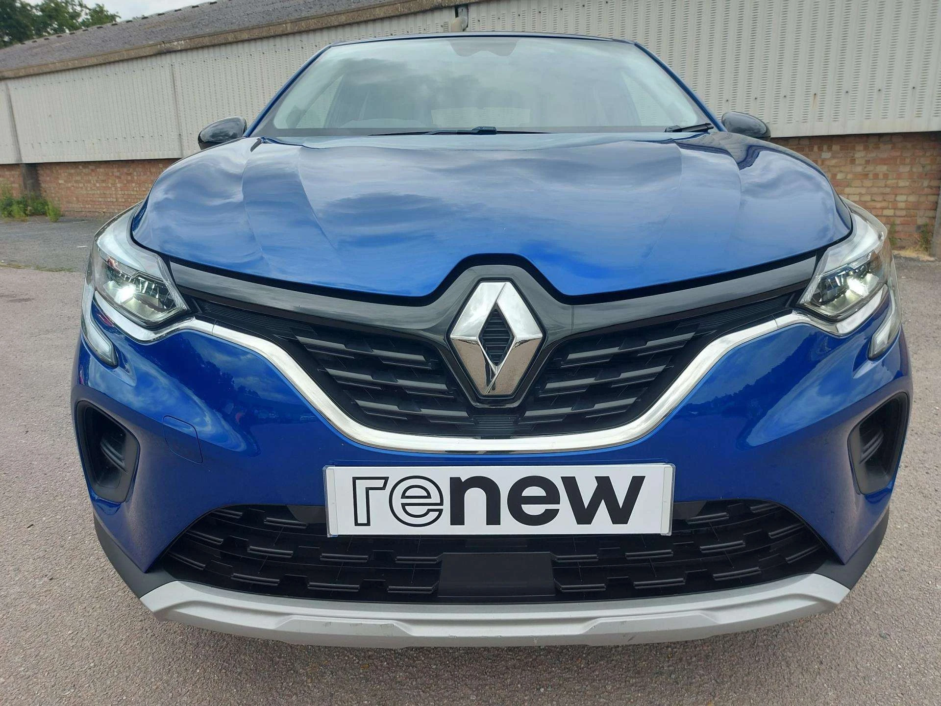 Vehicle image 6