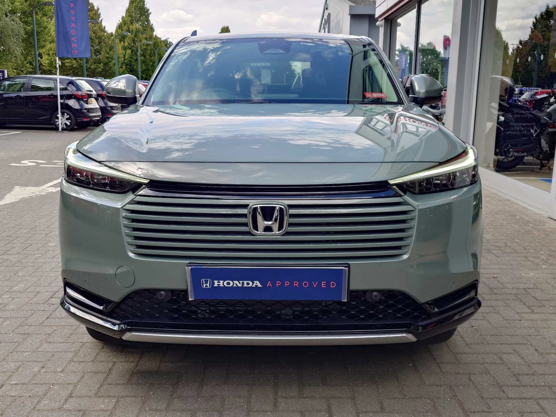 Vehicle image 6