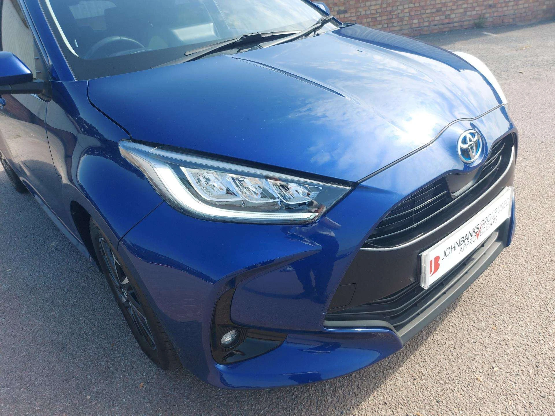 Vehicle image 7