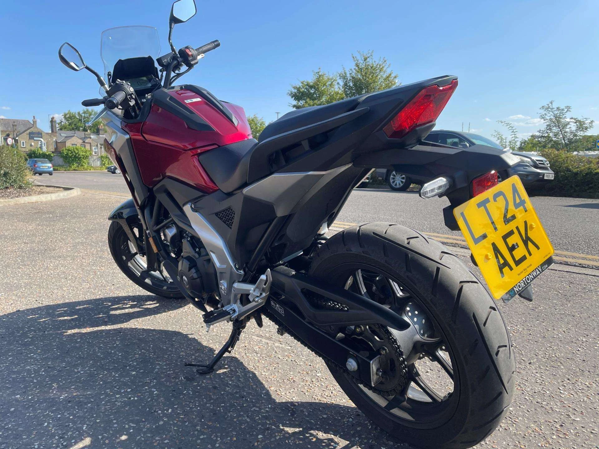 Vehicle image 5