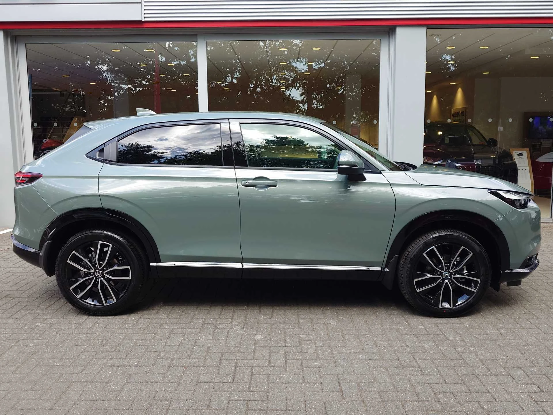 Vehicle image 5